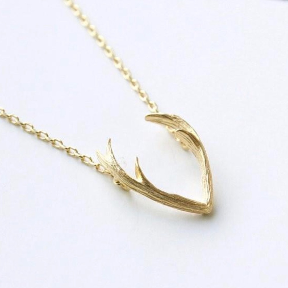 Elegant Stag / Deer Antler Heirloom Style Necklace